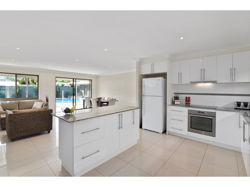 19 Walnut Street, Elanora QLD 4221