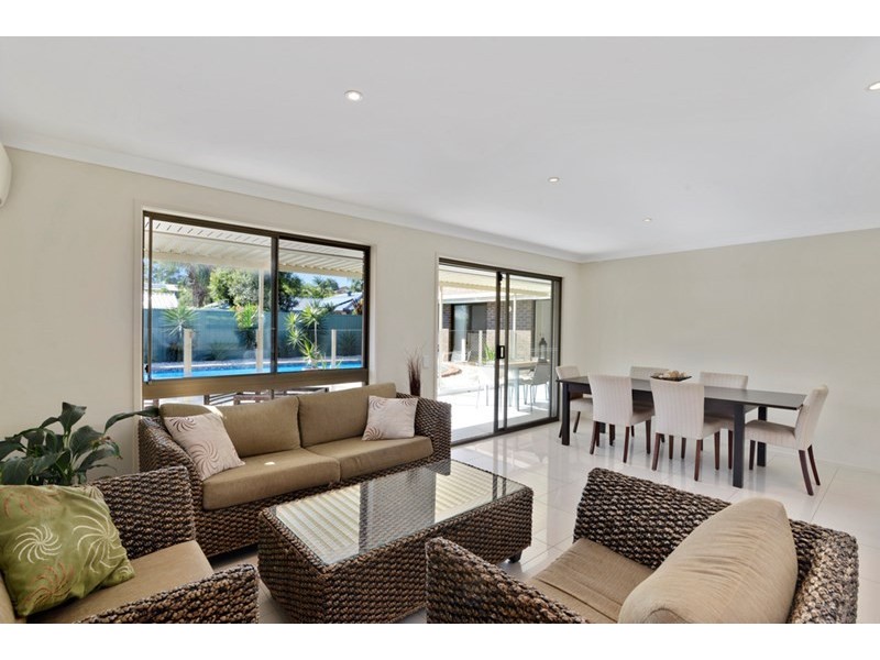 19 Walnut Street, Elanora QLD 4221