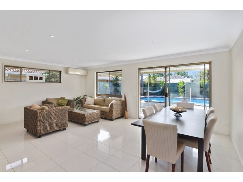19 Walnut Street, Elanora QLD 4221
