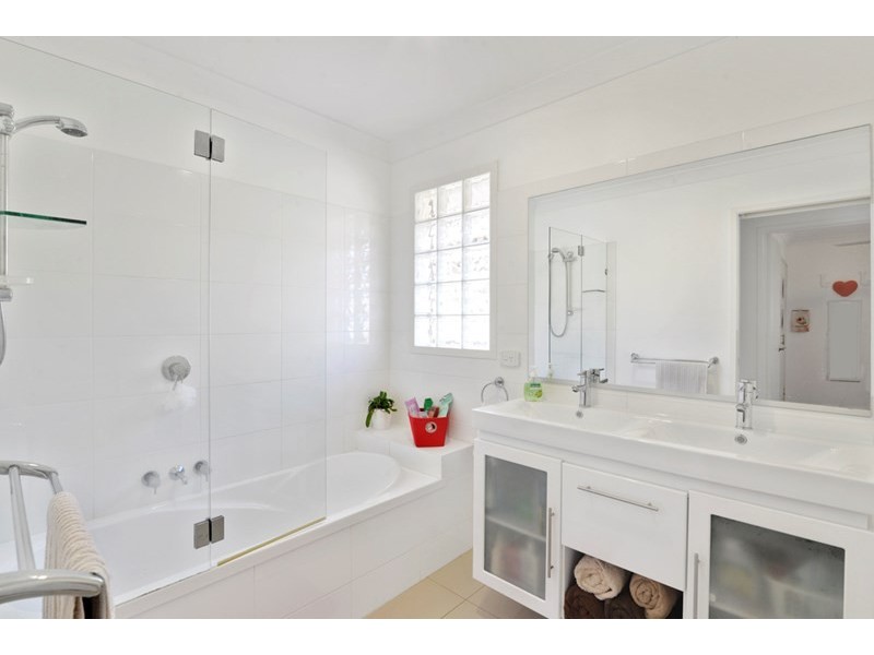 19 Walnut Street, Elanora QLD 4221