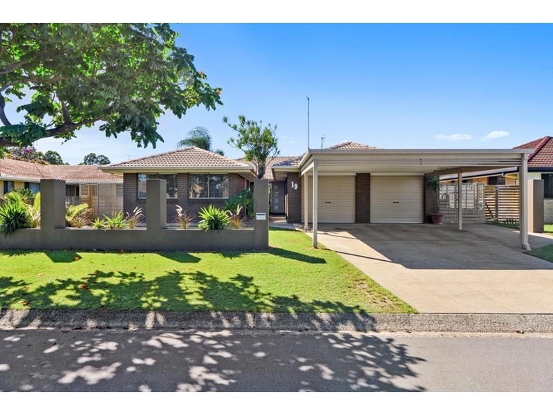 19 Walnut Street, Elanora QLD 4221