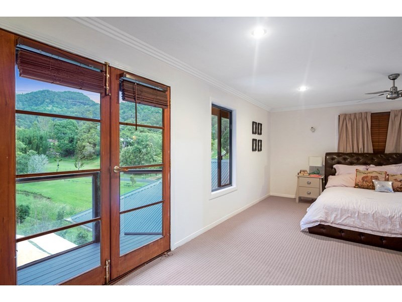 10 Des Quinlan Crescent, Tallebudgera Valley QLD 4228