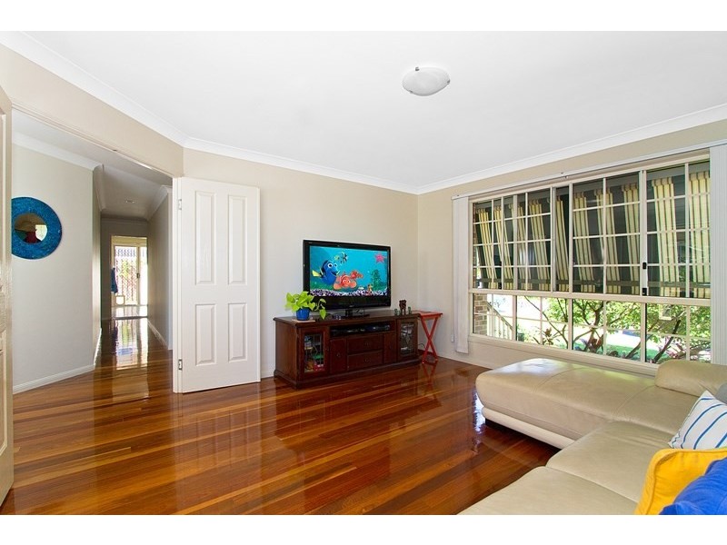 18 Hibertia Avenue, Elanora QLD 4221