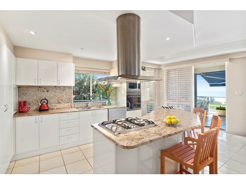 2/199 Golden Four Drive, Bilinga QLD 4225