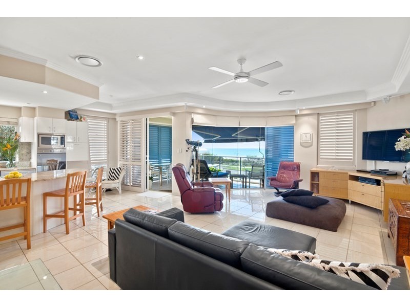2/199 Golden Four Drive, Bilinga QLD 4225