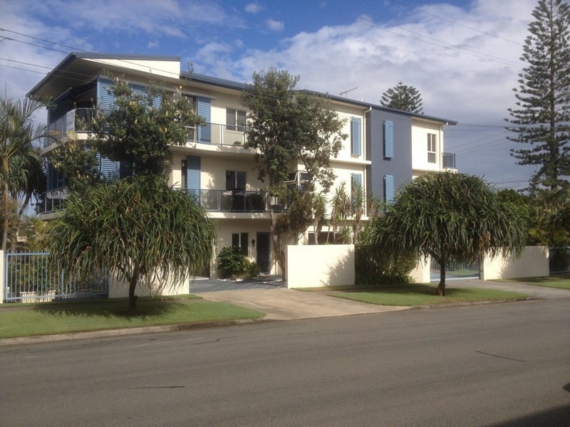 2/199 Golden Four Drive, Bilinga QLD 4225