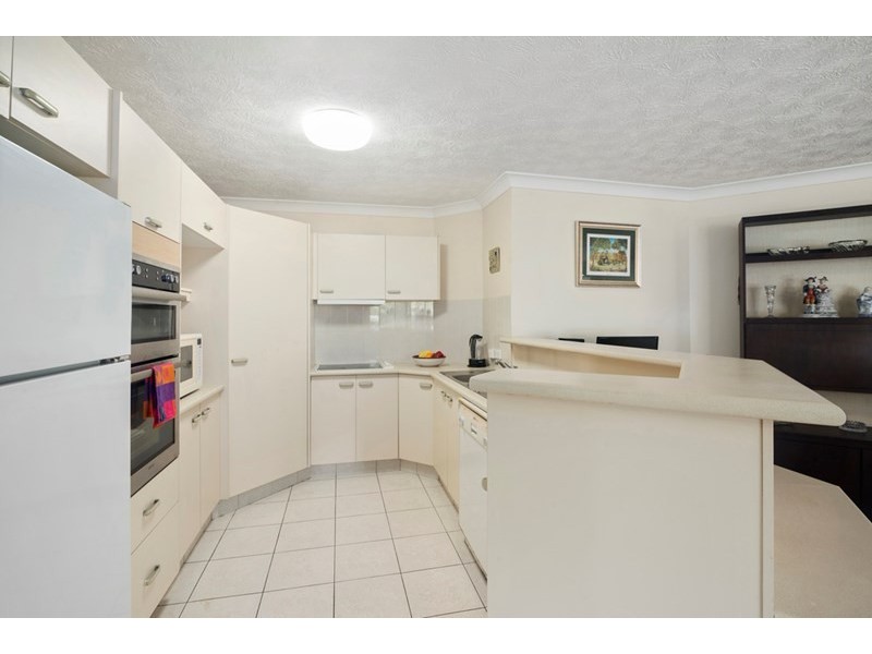 2/9 Saint Kilda Avenue, Broadbeach QLD 4218