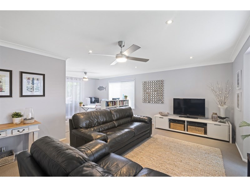 34 Bergamont Street, Elanora QLD 4221