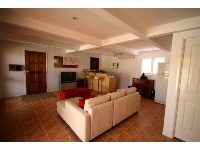 27 Melaleuca Drive, Palm Beach QLD 4221