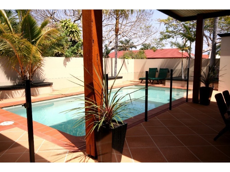 27 Melaleuca Drive, Palm Beach QLD 4221