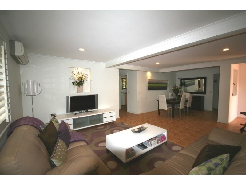 27 Melaleuca Drive, Palm Beach QLD 4221