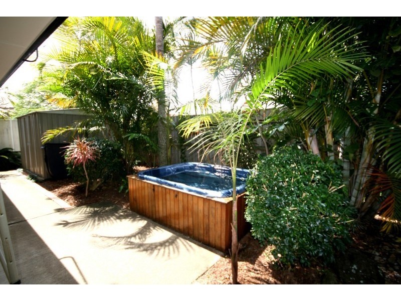 27 Melaleuca Drive, Palm Beach QLD 4221