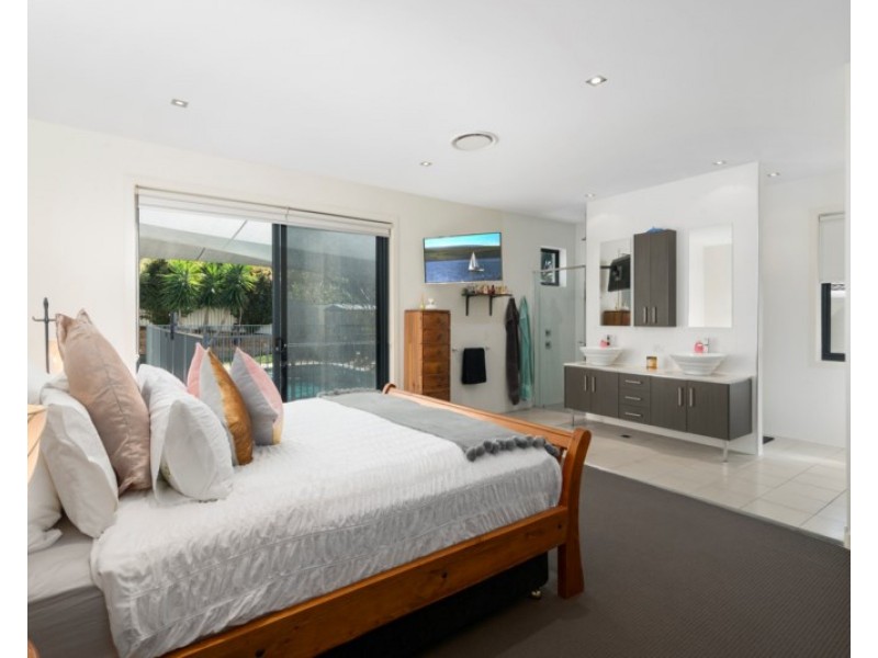 15 Laceflower Court, Reedy Creek QLD 4227