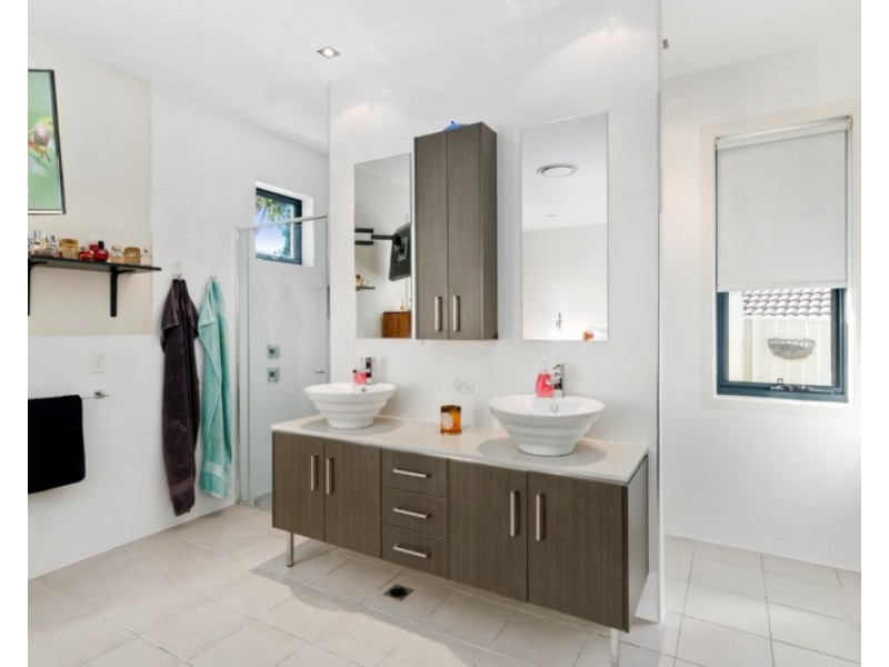 15 Laceflower Court, Reedy Creek QLD 4227