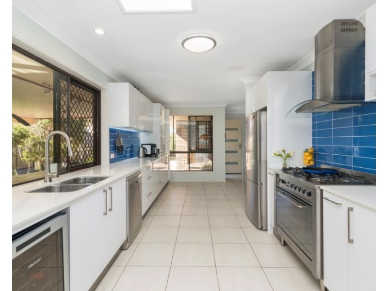 27 Cosmos Court, Elanora QLD 4221