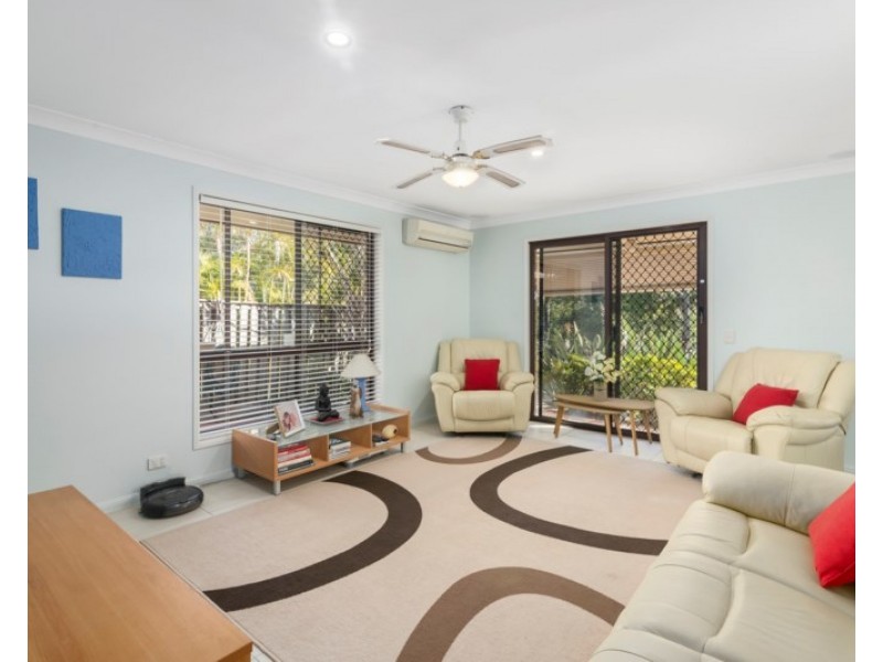 27 Cosmos Court, Elanora QLD 4221