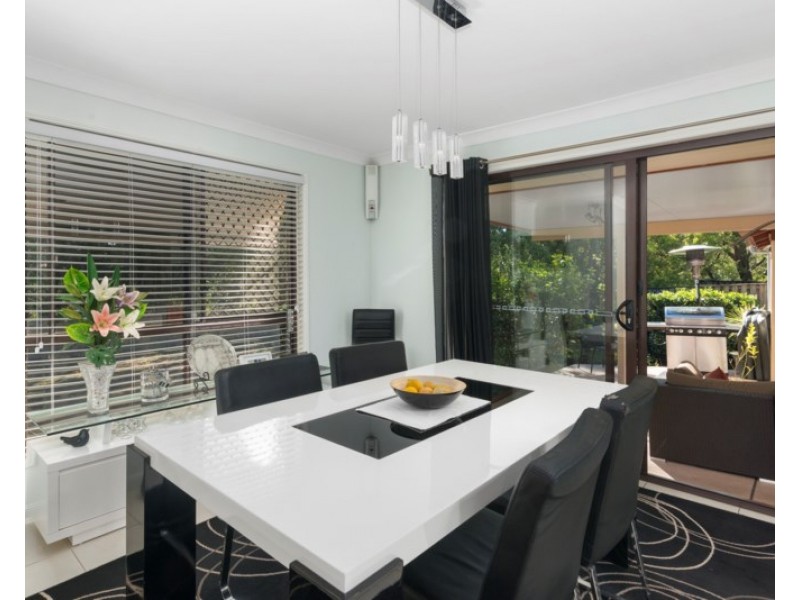 27 Cosmos Court, Elanora QLD 4221