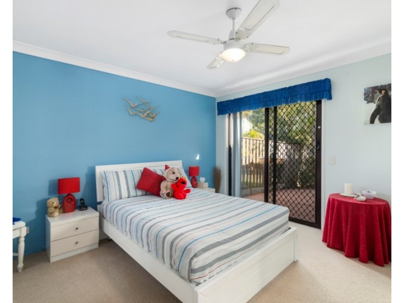 27 Cosmos Court, Elanora QLD 4221