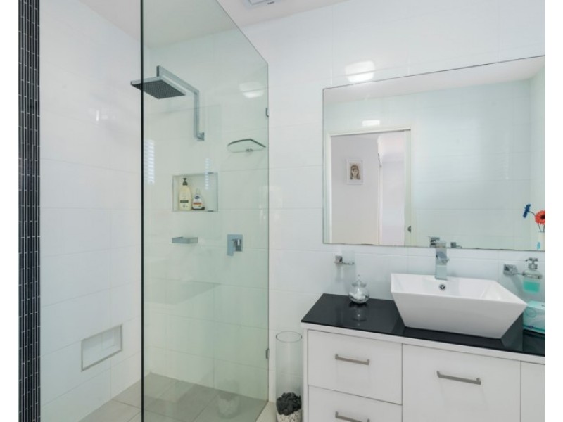 27 Cosmos Court, Elanora QLD 4221