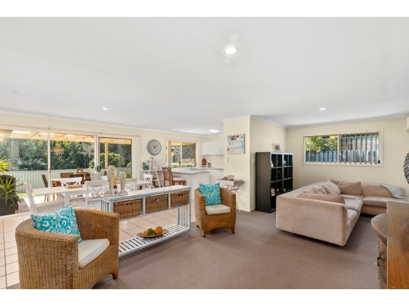 12 Silver Glade Drive, Elanora QLD 4221