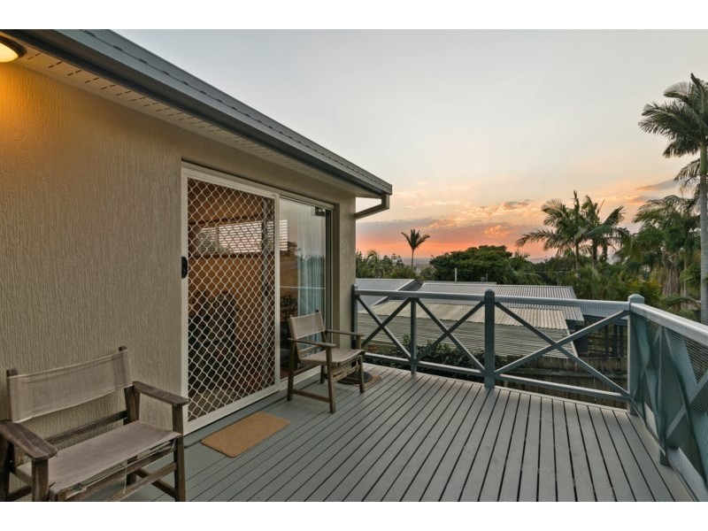 17 Page Parade, Burleigh Heads QLD 4220