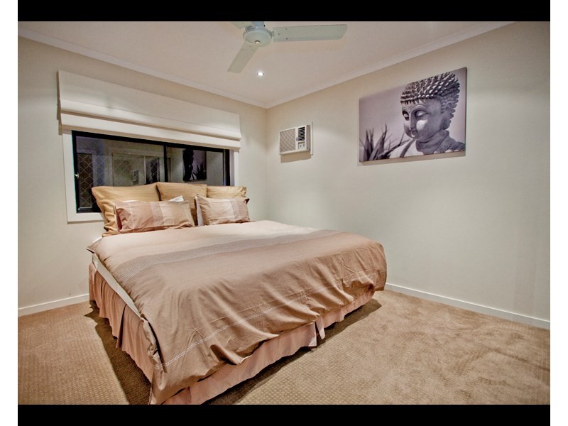 18 Lothian Avenue, Sorrento QLD 4217