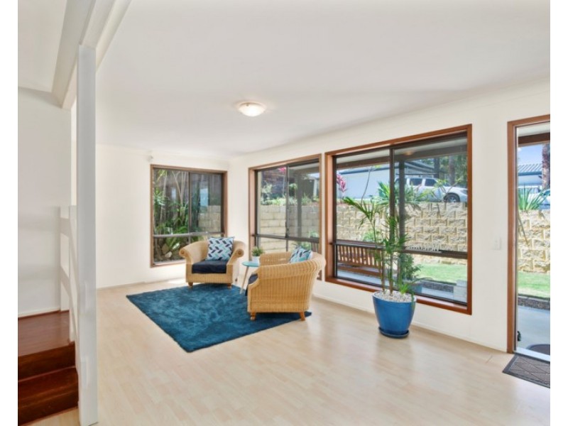 7 Bindoon Close, Elanora QLD 4221