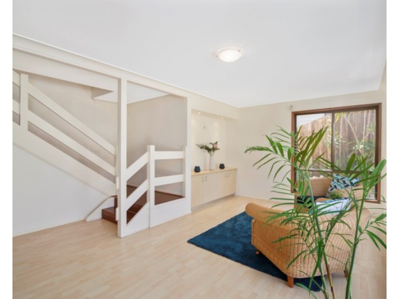 7 Bindoon Close, Elanora QLD 4221