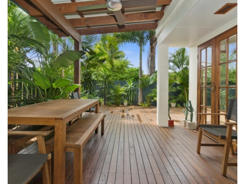 2/63 Laguna Avenue, Palm Beach QLD 4221