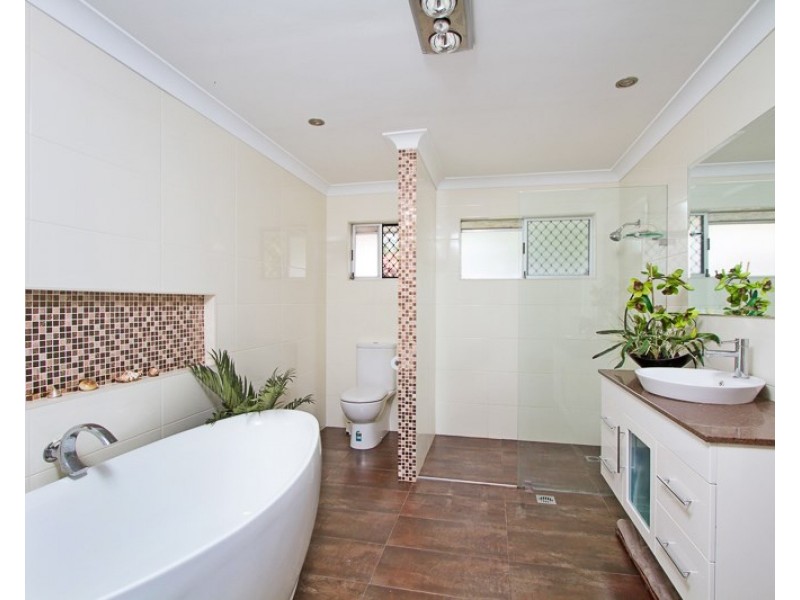 8 Tierney Drive, Currumbin Waters QLD 4223