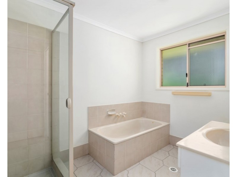 33 Balsa Street, Elanora QLD 4221