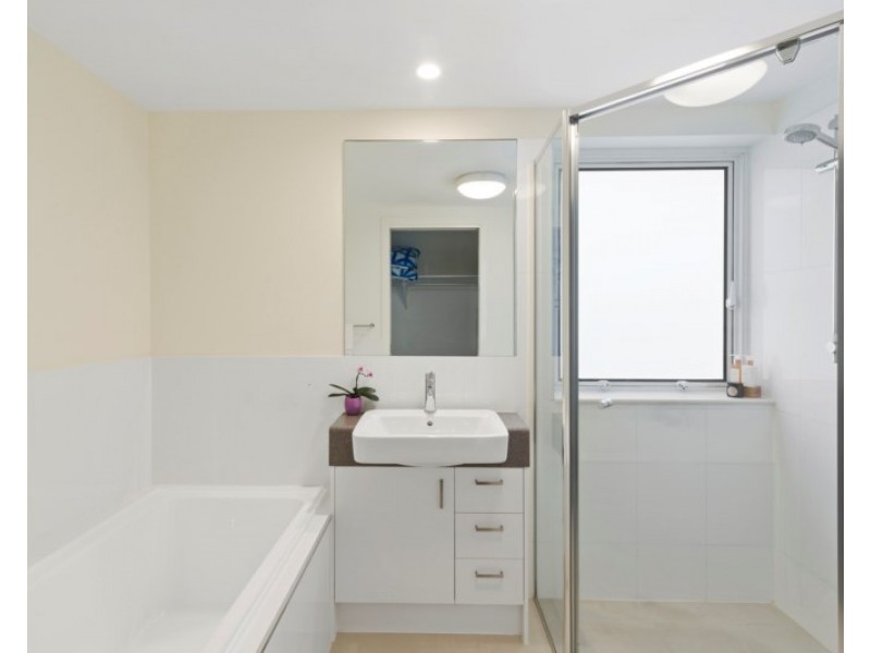 5/2 Tallebudgera Drive, Palm Beach QLD 4221