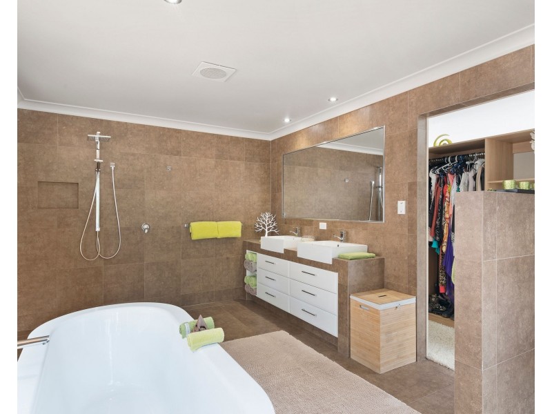 208 Tierney Drive, Currumbin Waters QLD 4223