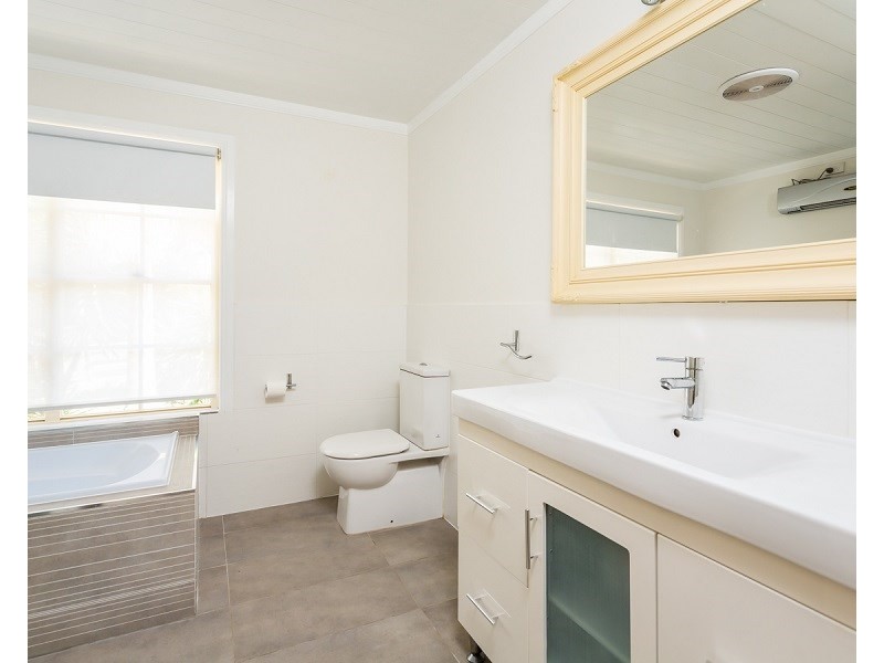 4 Heather Street, Tallebudgera QLD 4228