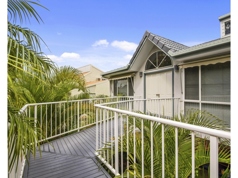 76 Doubleview Drive, Elanora QLD 4221