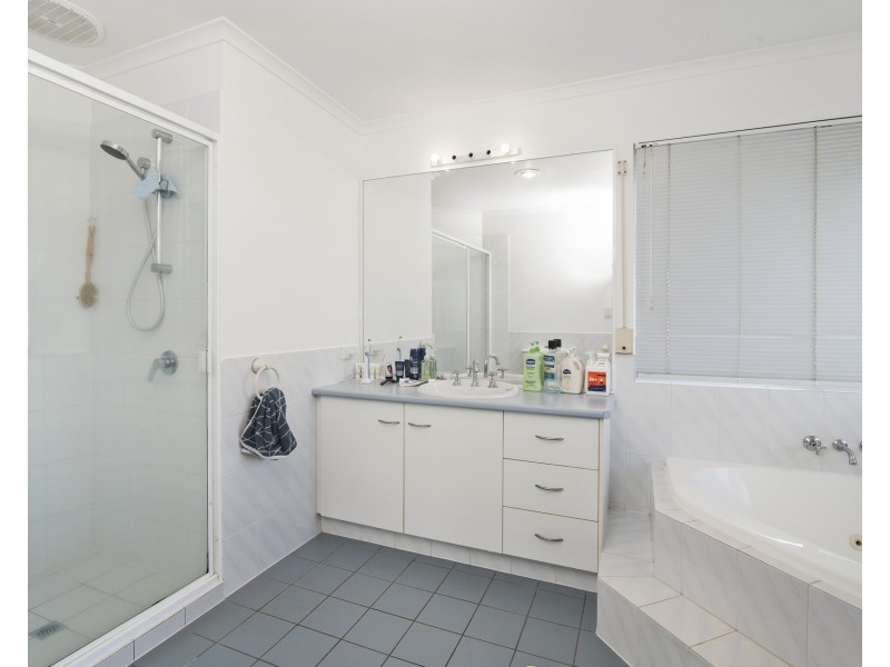 76 Doubleview Drive, Elanora QLD 4221