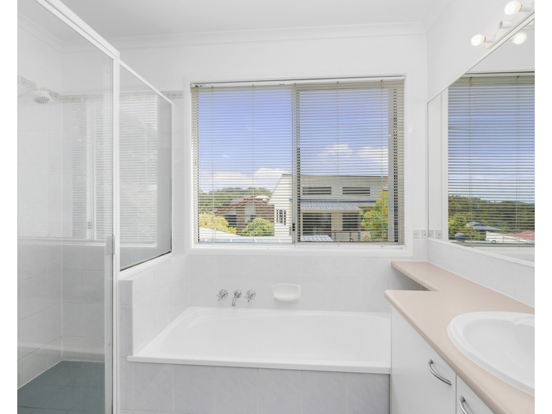 76 Doubleview Drive, Elanora QLD 4221