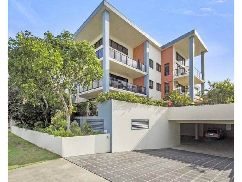 2/3 Johnston Street, Bilinga QLD 4225