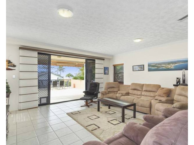 2/3 Johnston Street, Bilinga QLD 4225