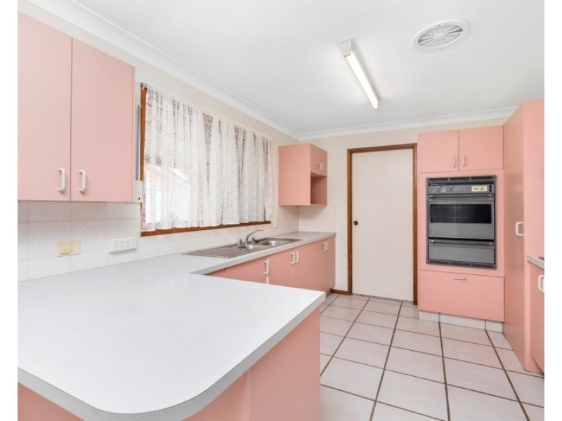 1 Fatsia Court, Elanora QLD 4221