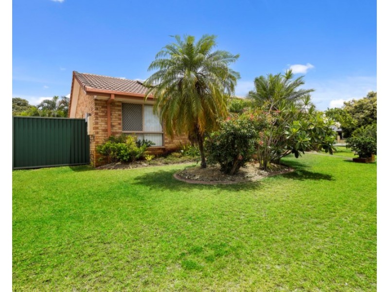 1 Fatsia Court, Elanora QLD 4221