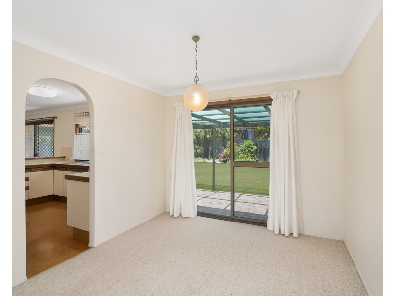 8 Queenscliff Crescent, Robina QLD 4226