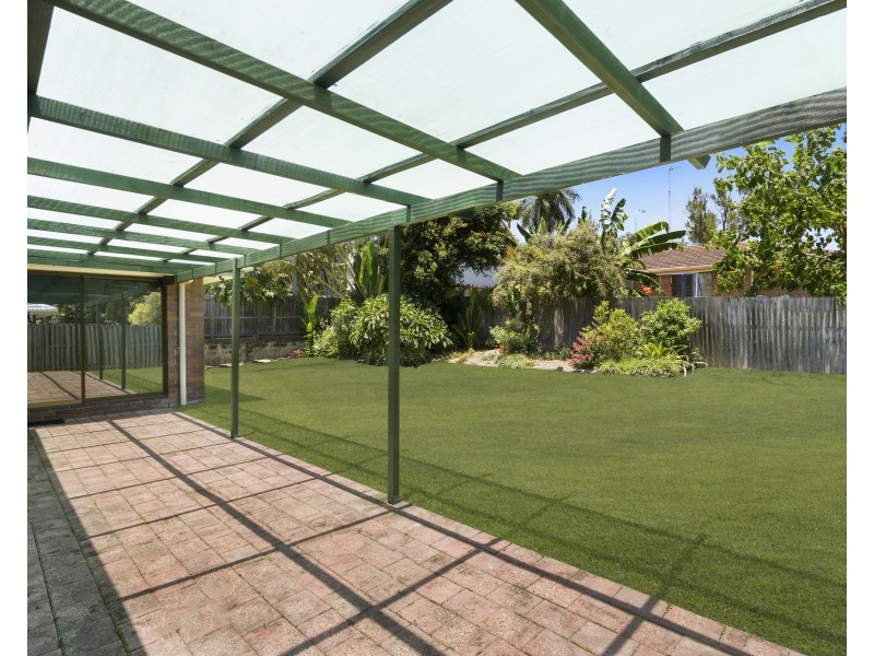 8 Queenscliff Crescent, Robina QLD 4226