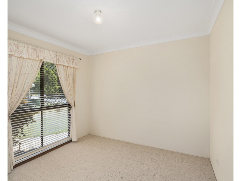 8 Queenscliff Crescent, Robina QLD 4226