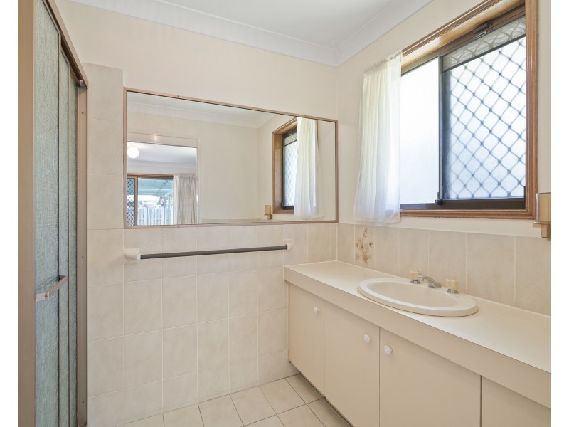 8 Queenscliff Crescent, Robina QLD 4226