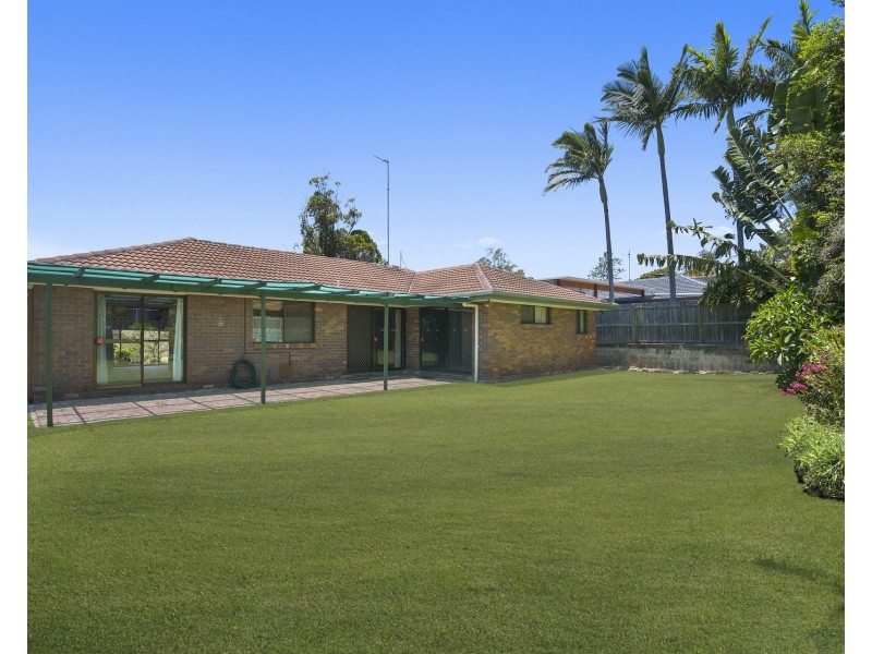 8 Queenscliff Crescent, Robina QLD 4226