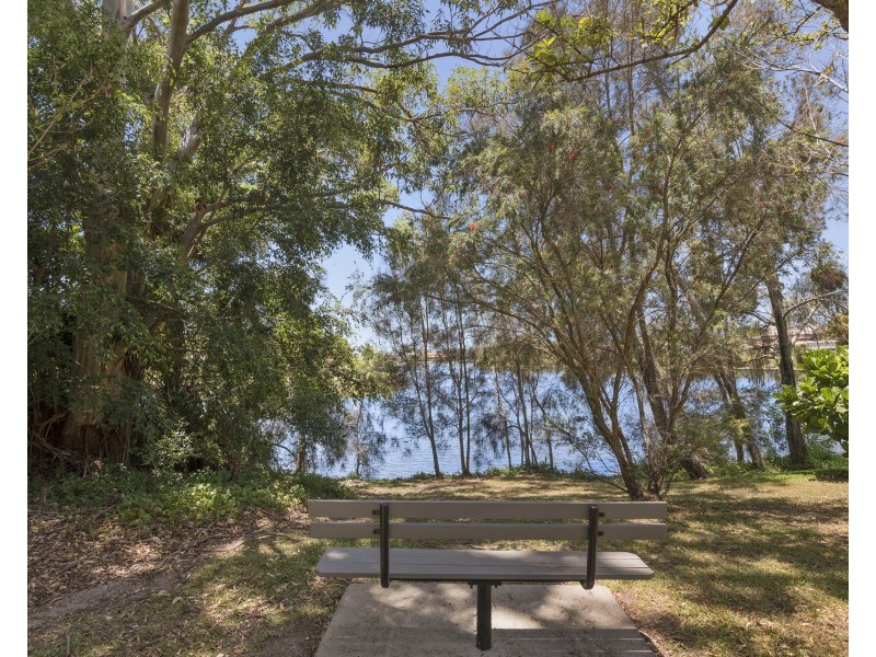 8 Queenscliff Crescent, Robina QLD 4226