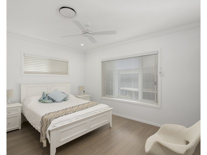 2/4 Cabarita Avenue, Tugun QLD 4224