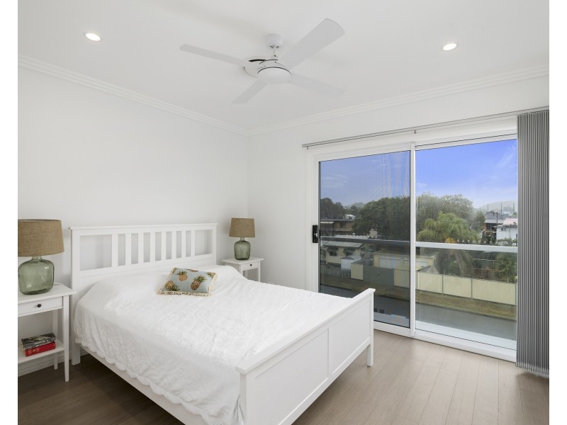 2/4 Cabarita Avenue, Tugun QLD 4224