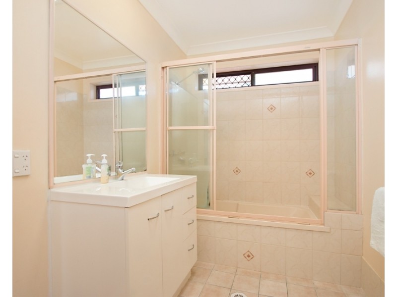 12 Oasis Crescent, Elanora QLD 4221
